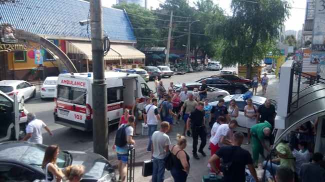 "Скорая" ехала 40 минут: в Днепре умер мужчина, которого спасала вся улица