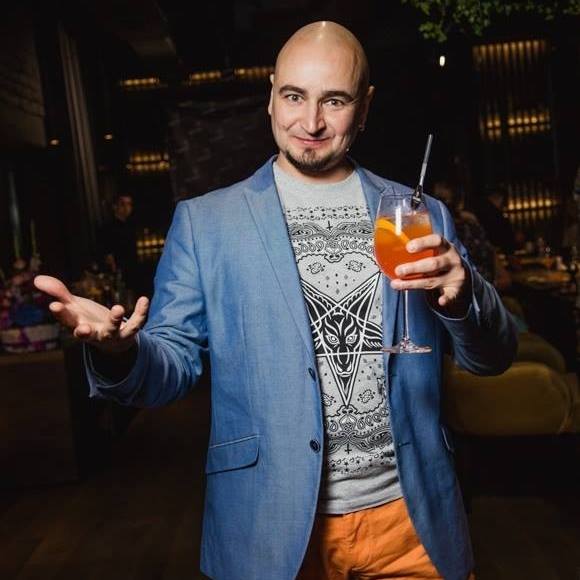 "Після поїздки в АТО": відомий український поет випав з вікна