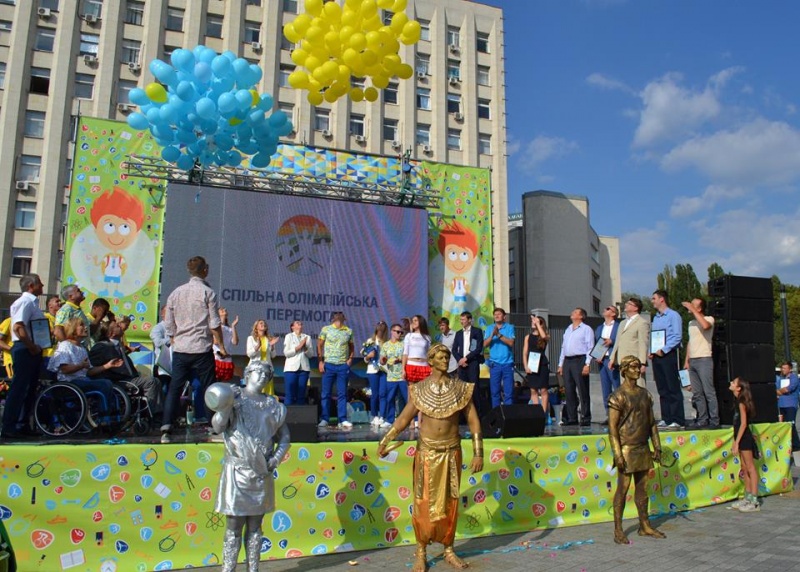 Украинским чемпионам Рио вручили авто и квартиру