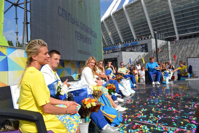 Украинским чемпионам Рио вручили авто и квартиру