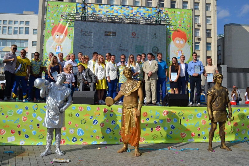 Украинским чемпионам Рио вручили авто и квартиру