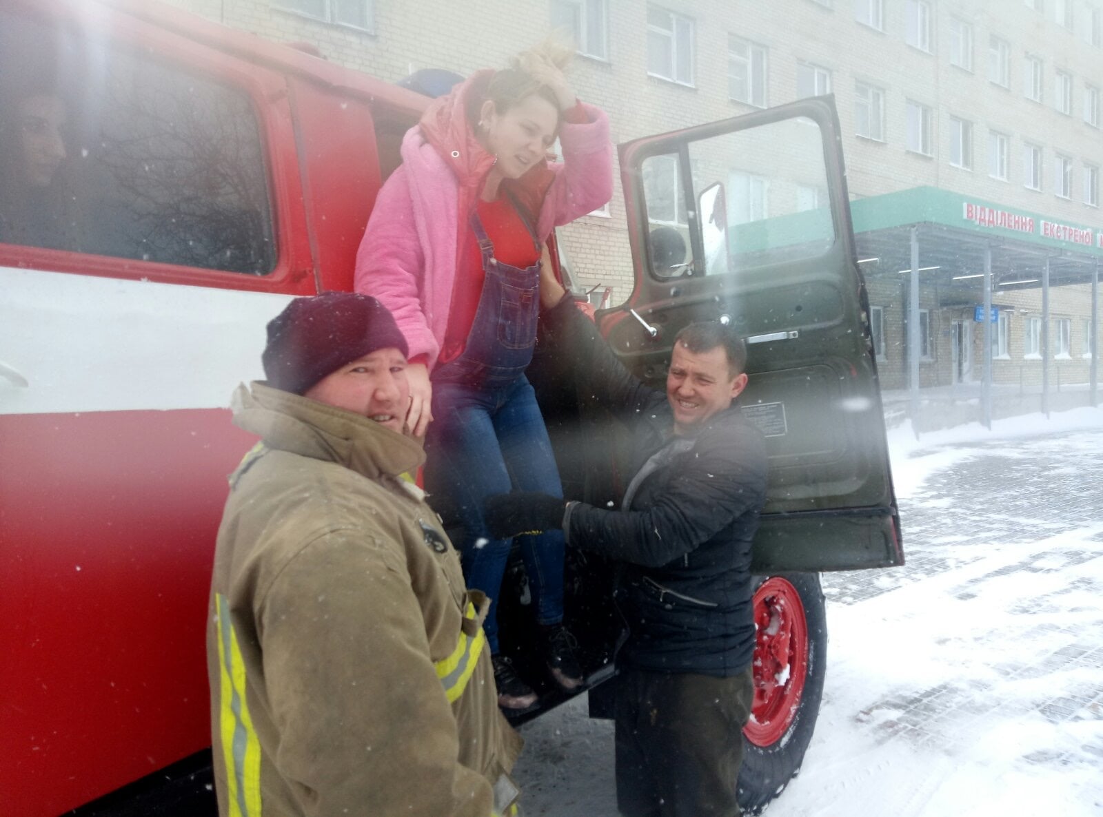 Снігова буря під Одесою: відео та фото порятунку українців зі снігових пасток