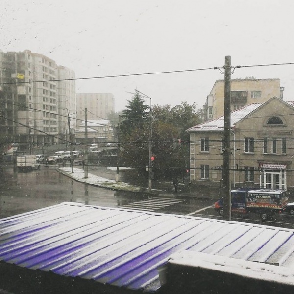 В Украине выпал первый снег: яркие фото и видео