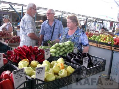 Ціни ринку: в мережі розповіли, скільки коштують фрукти і ягоди в Криму