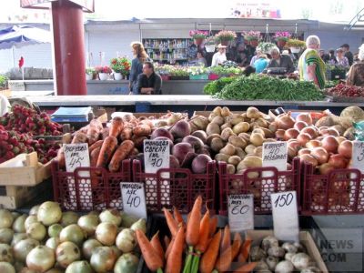 Ціни ринку: в мережі розповіли, скільки коштують фрукти і ягоди в Криму