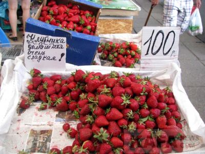 Ціни ринку: в мережі розповіли, скільки коштують фрукти і ягоди в Криму