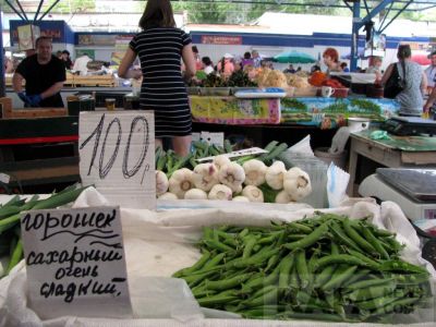 Ціни ринку: в мережі розповіли, скільки коштують фрукти і ягоди в Криму