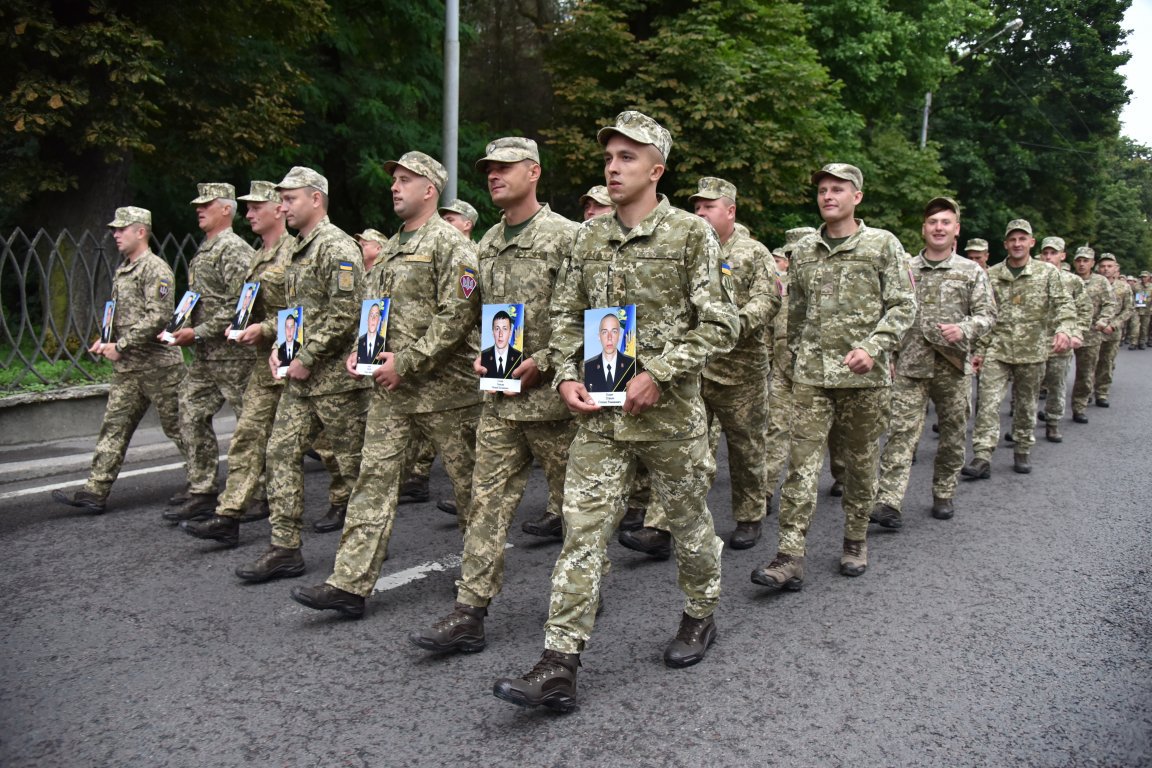 Бойцы ООС устроили торжественное шествие улицами Львова (фото)