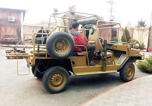 Киевские волонтеры построили на базе "ЛуАЗ" транспорт для оперативной эвакуации раненных с поля боя