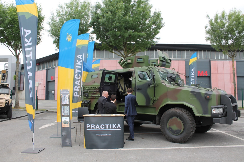 Практика на выставке вооружения