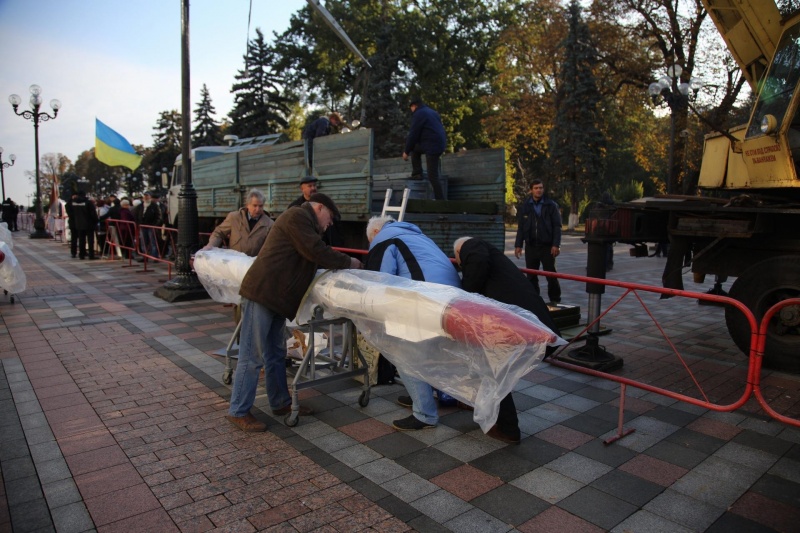 Улетим мы от вас: в Раду привезли украинские ракеты