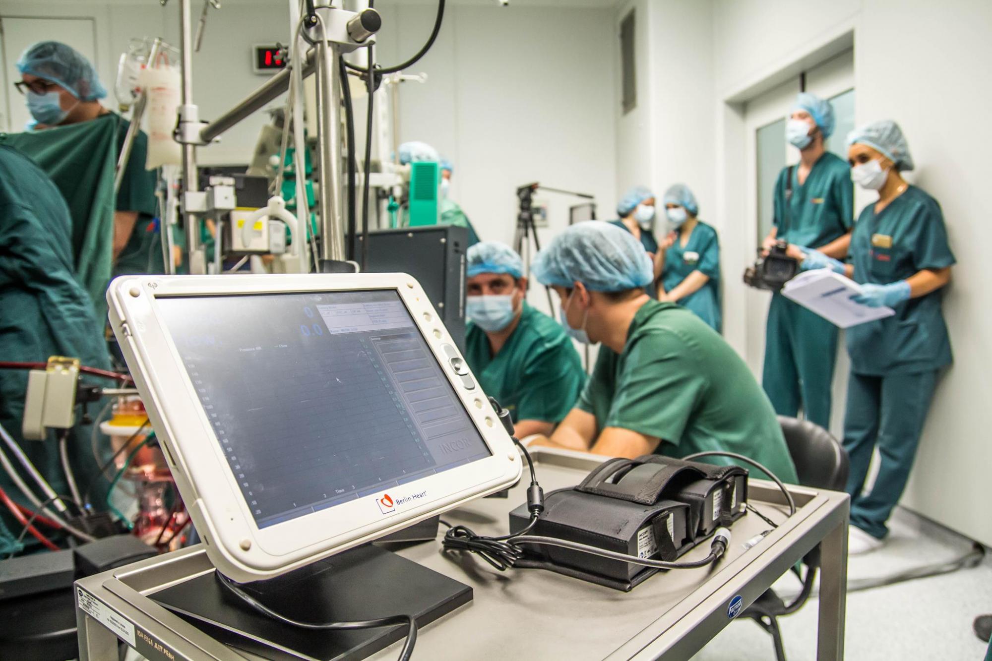 Шанс на жизнь: в Украине провели вторую имплантацию искусственного сердца