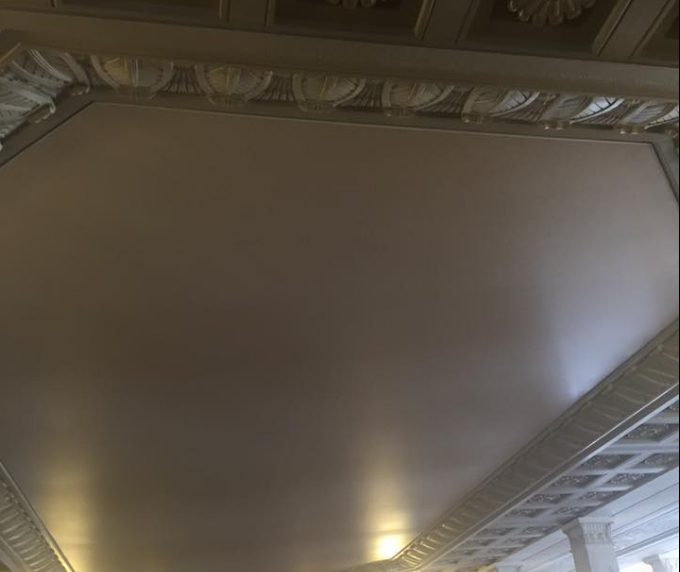 В Раде декоммунизировали панно на потолке