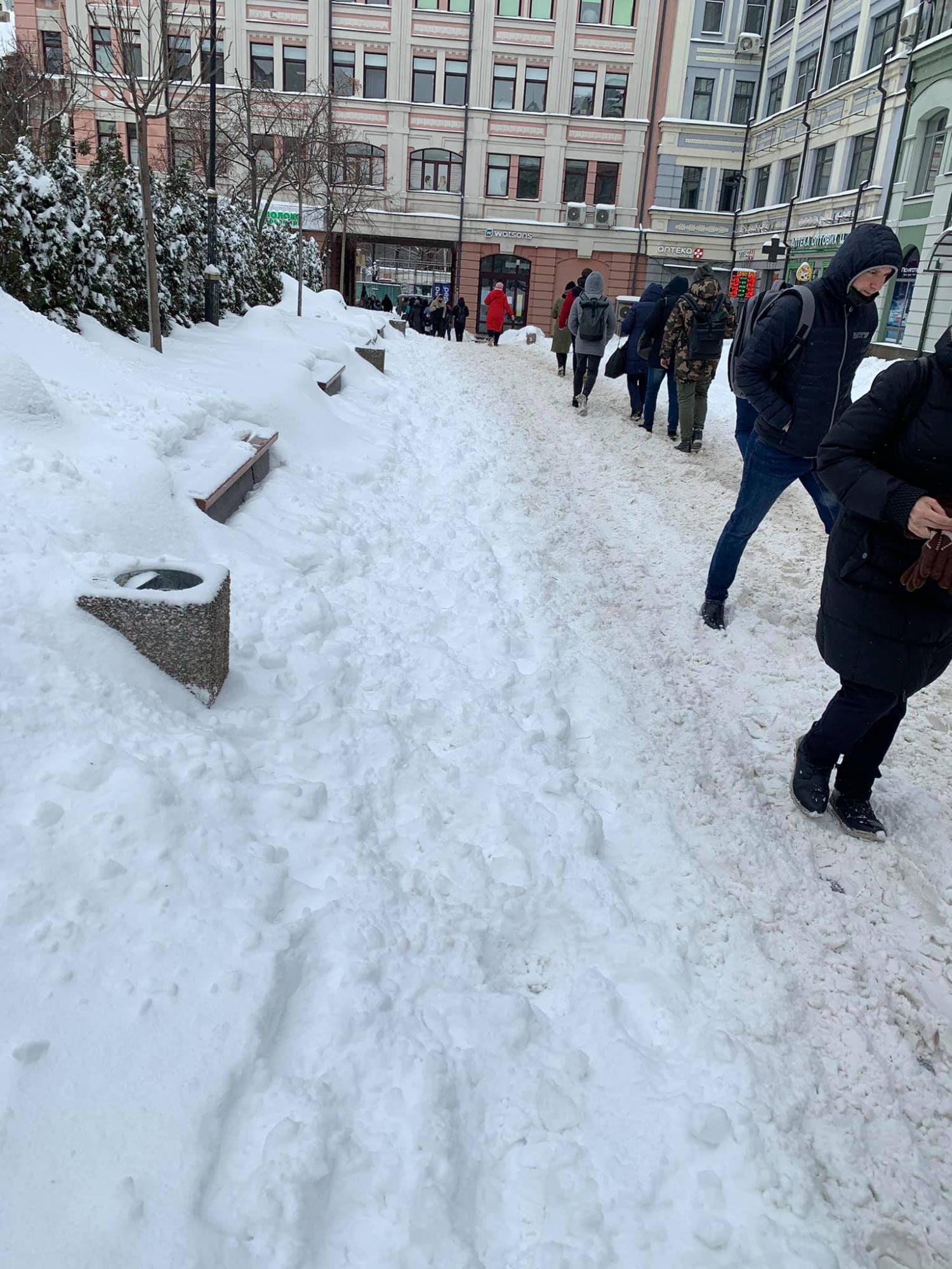 У метро Києва – колапс, люди злі: відео з "Контрактової площі"
