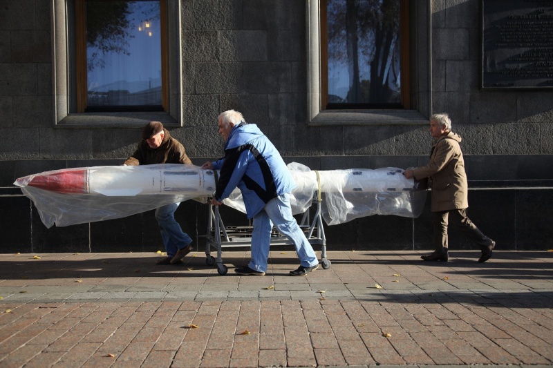 Улетим мы от вас: в Раду привезли украинские ракеты