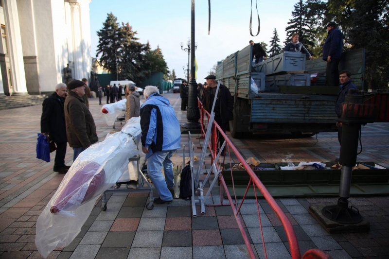 Улетим мы от вас: в Раду привезли украинские ракеты