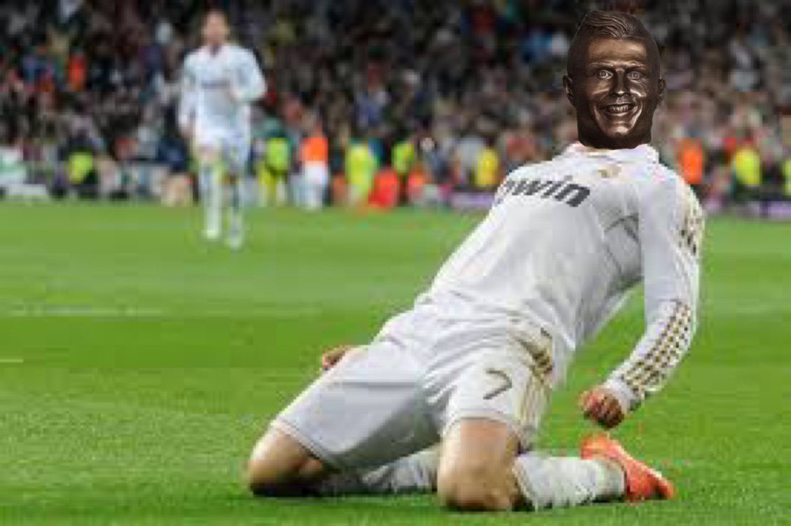 Бюст Роналду в аэропорту Мадейры высмеяли в сети