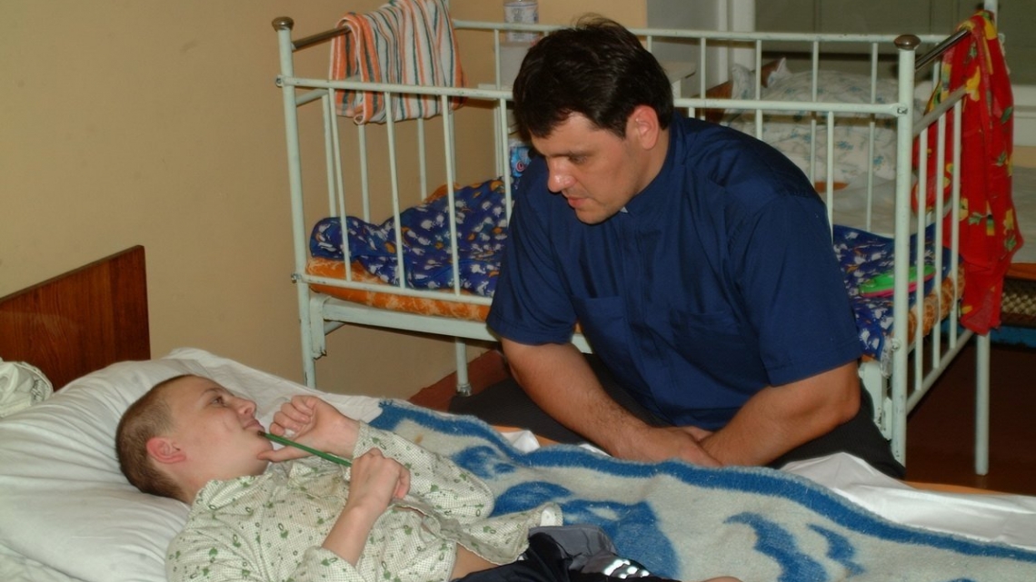 Украинец из Мариуполя усыновил 33 ребенка