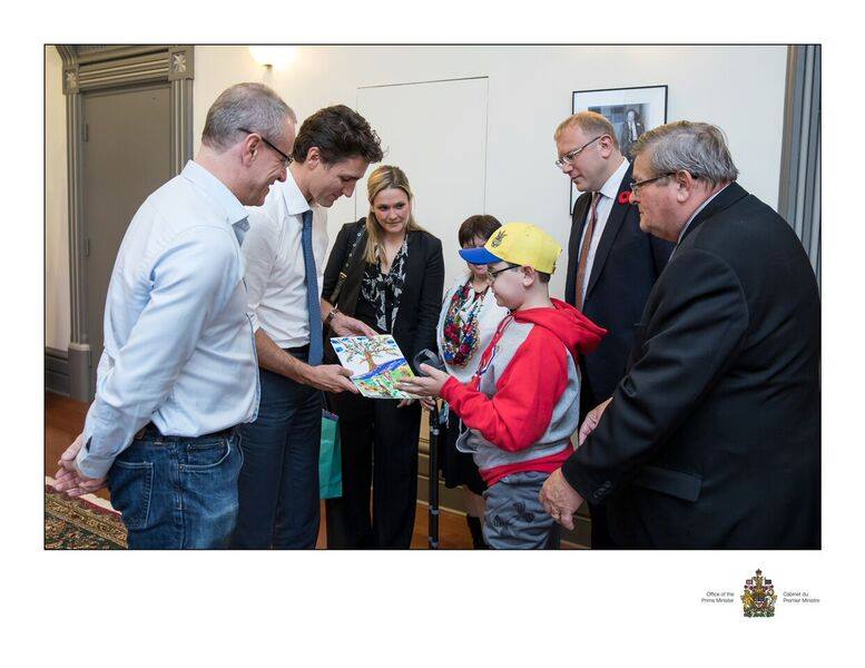 Искалеченный на Донбассе мальчик встретился с Джастином Трюдо