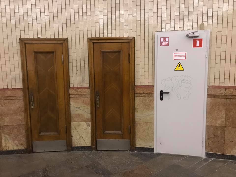 Новый скандал в метро Киева набирает обороты: "вандализм продолжается"