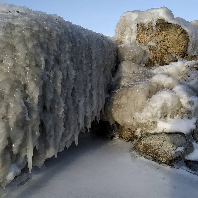 Азовское море сковали плотные льды: завораживающие фото