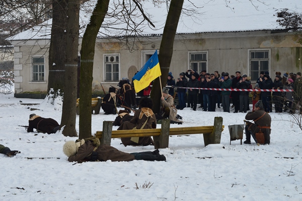 &quot;Это была победа духа и идеи&quot;: в Ивано-Франковске провели реконструкцию боя под Крутами