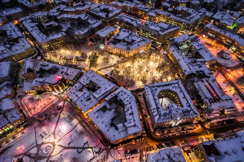 Живописная зима: Ивано-Франковск показали с высоты птичьего полета