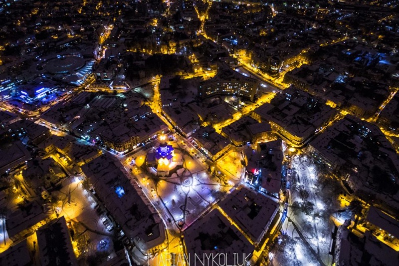 Живописная зима: Ивано-Франковск показали с высоты птичьего полета