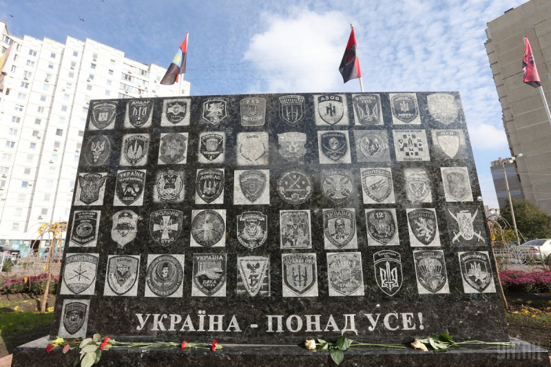 У Києві з'явився пам'ятник "Героям-добровольцям АТО"