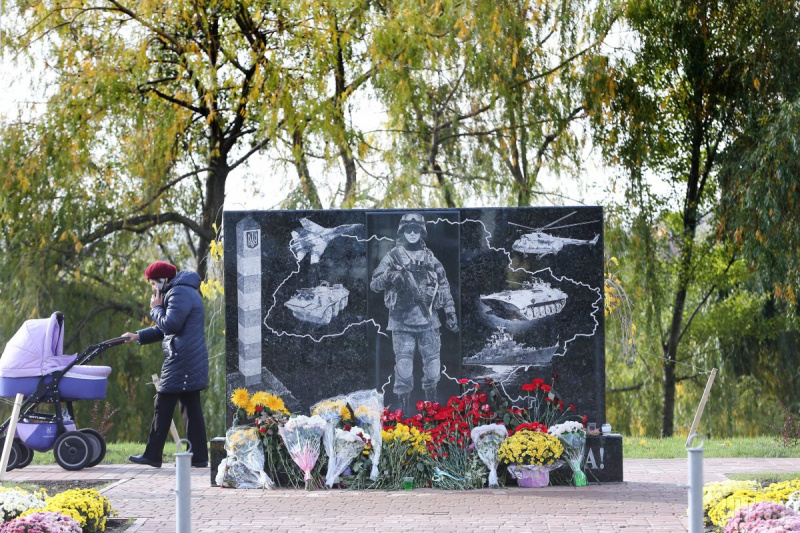 У Києві з'явився пам'ятник &quot;Героям-добровольцям АТО&quot;