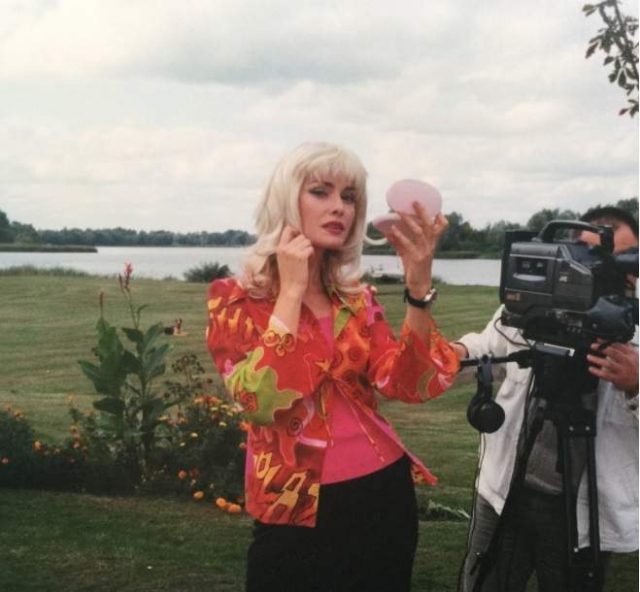 Міні-спідниця і волохатий живіт: Ольга Сумська поділилася "дуже цікавим" ретро-знімком