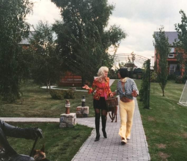 Міні-спідниця і волохатий живіт: Ольга Сумська поділилася "дуже цікавим" ретро-знімком