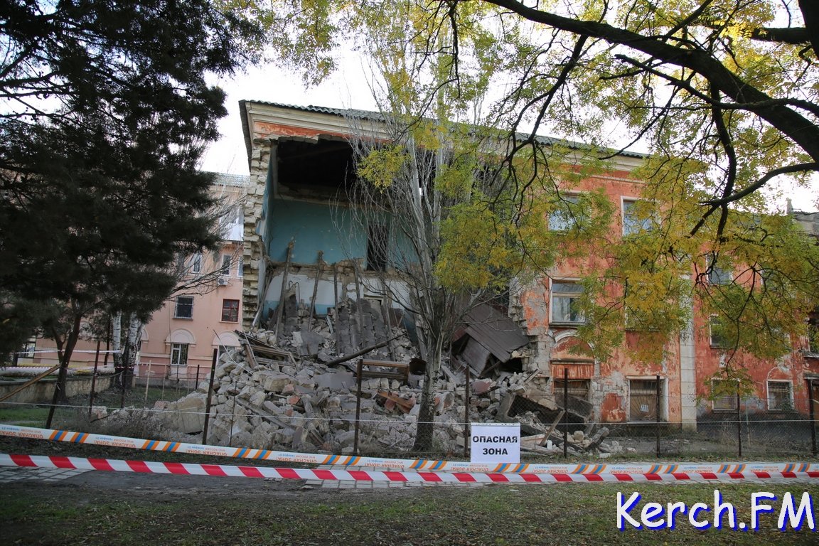 В оккупированном Крыму обрушился университет (видео)