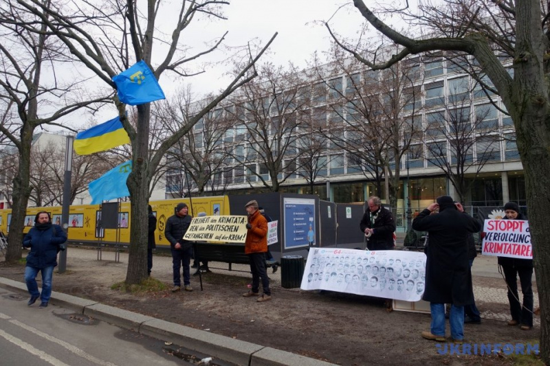В Берліні росіяни провели акцію на захист кримських татар