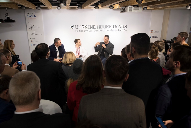 Братьям Кличко в Давосе вручили Специальную награду