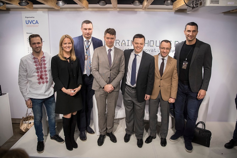 Братьям Кличко в Давосе вручили Специальную награду