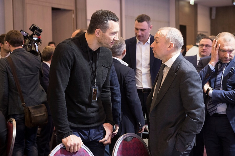 Братьям Кличко в Давосе вручили Специальную награду