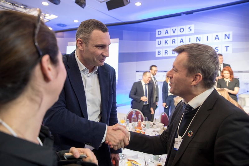 Братьям Кличко в Давосе вручили Специальную награду