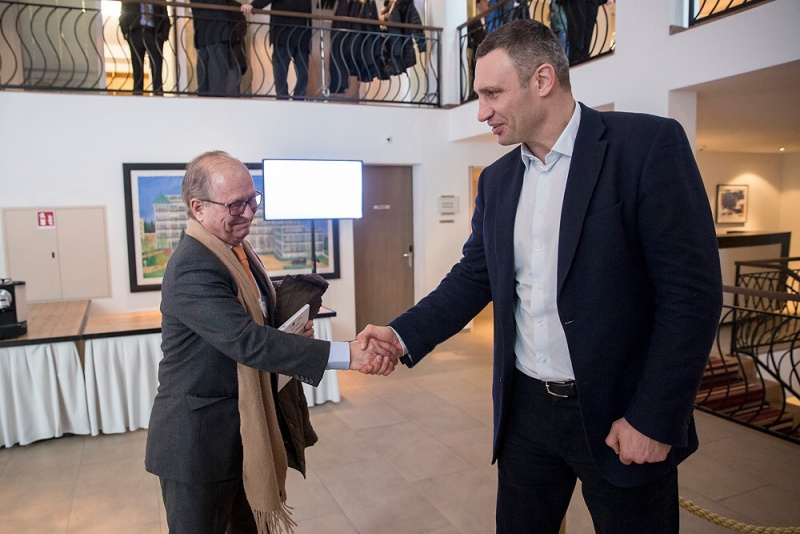 Братьям Кличко в Давосе вручили Специальную награду