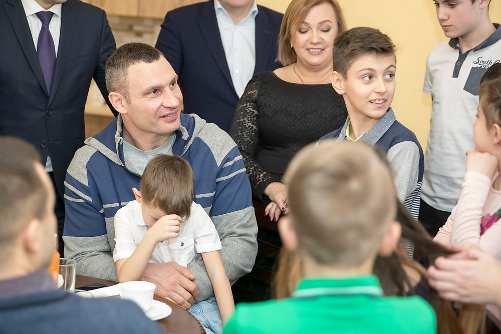 Кличко: Ми робимо все можливе, аби діти-сироти відчували, що про них турбуються
