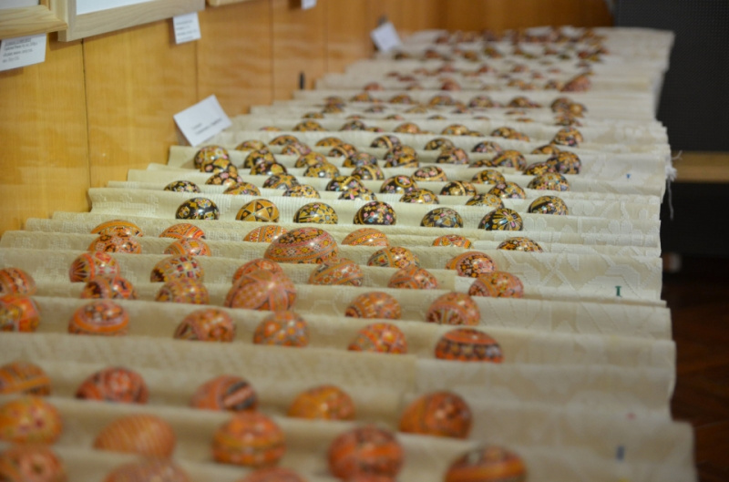 У Чернівцях презентували колекцію з 400 писанок (фото)