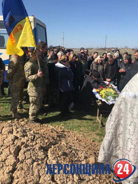 В Геническе попрощались с погибшим в зоне АТО командиром 57-й отдельной мотопехотной бригады (фото)