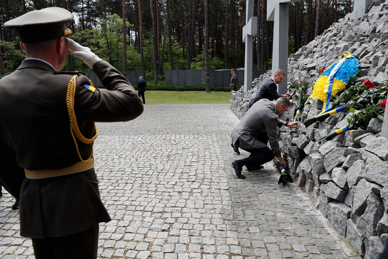 Кличко: Наша ответственность перед памятью жертв репрессий - отстоять нашу государственность