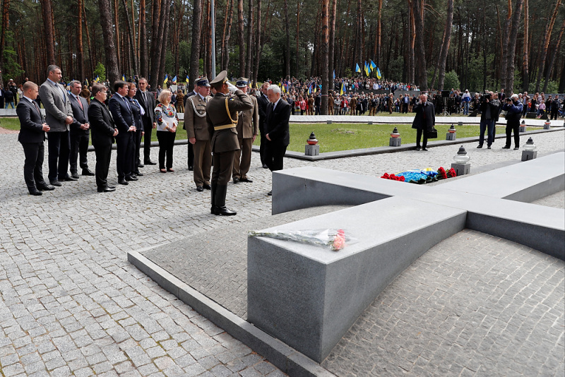 Кличко: Наша ответственность перед памятью жертв репрессий - отстоять нашу государственность