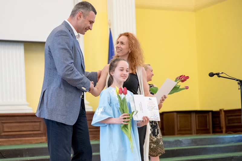 Кличко вручив стипендії міського голови творчим дітям (фото)