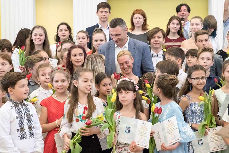 Кличко вручив стипендії міського голови творчим дітям (фото)
