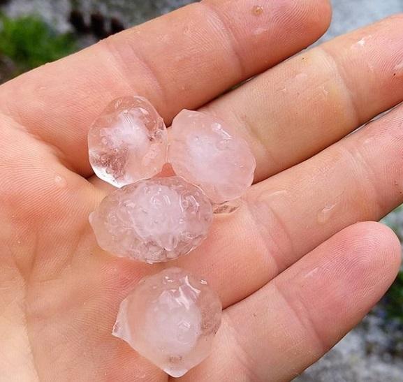 Львів накрила потужна злива з градом (фото, відео)