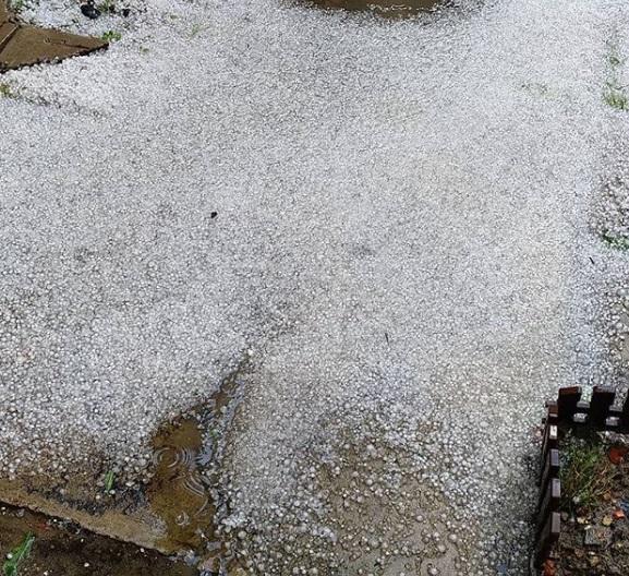 Львів накрила потужна злива з градом (фото, відео)