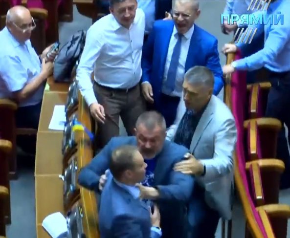 Высказывание Мураева о Сенцове спровоцировало потасовку в Раде (видео)