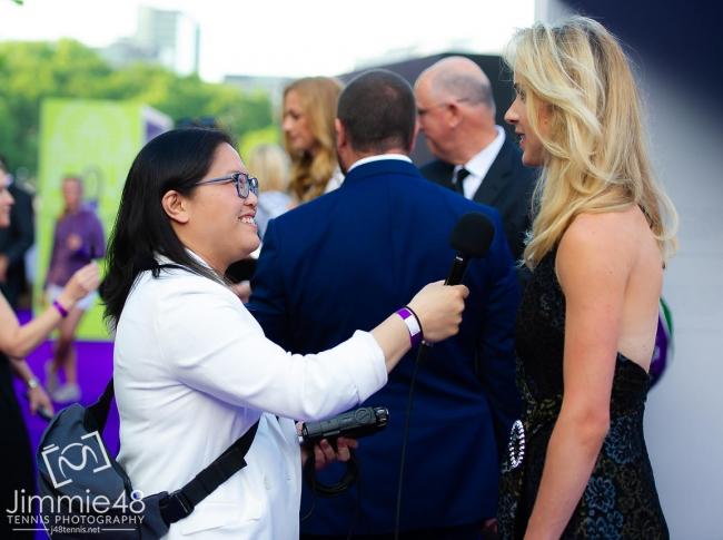 Свитолина пришла на вечеринку перед Уимблдоном в элегантном платье (фото)